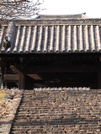 奈良東大寺戒壇堂の階段