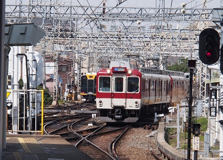 西大寺行きの列車が到着