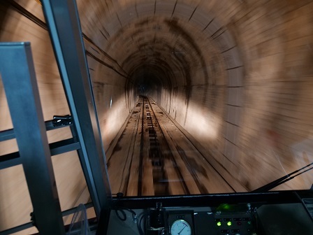 急こう配のトンネル